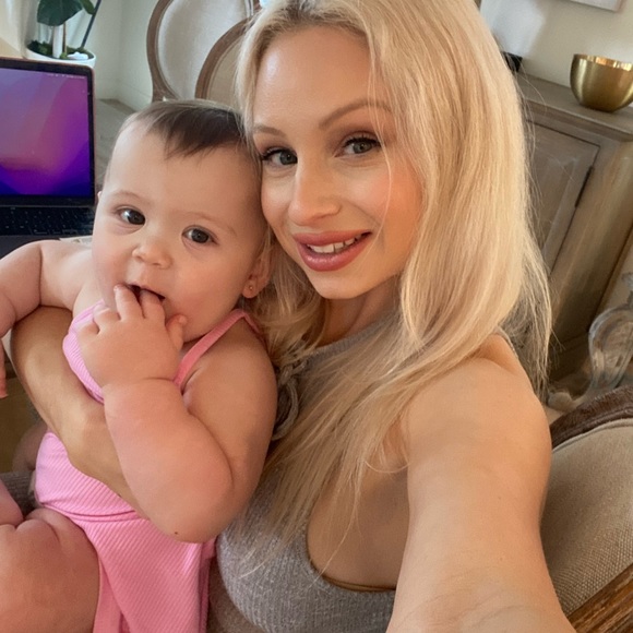 Meet your Posher, Erica - Picture 3 of 9